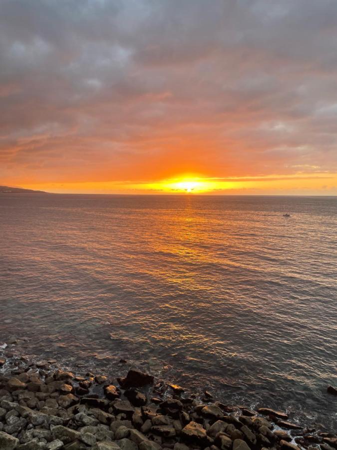 Appartamento Magnificent Studio With A Terrace Overlooking The Sea! Puerto de la Cruz  Esterno foto